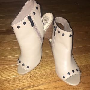 Vince Camuto Bootie Heels Size 8 1/2 W